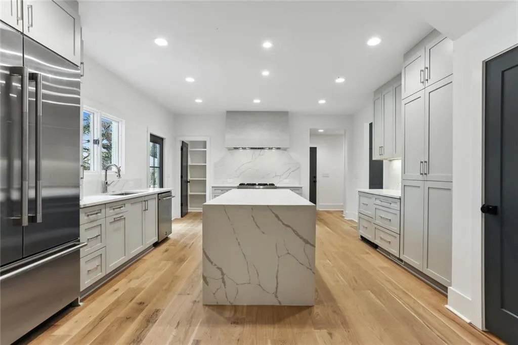 445 Riverhill Drive, Sandy Springs, Georgia 30328, 5 Bedrooms Bedrooms, ,5 BathroomsBathrooms,Residential,Sold,445 Riverhill Drive,7143983