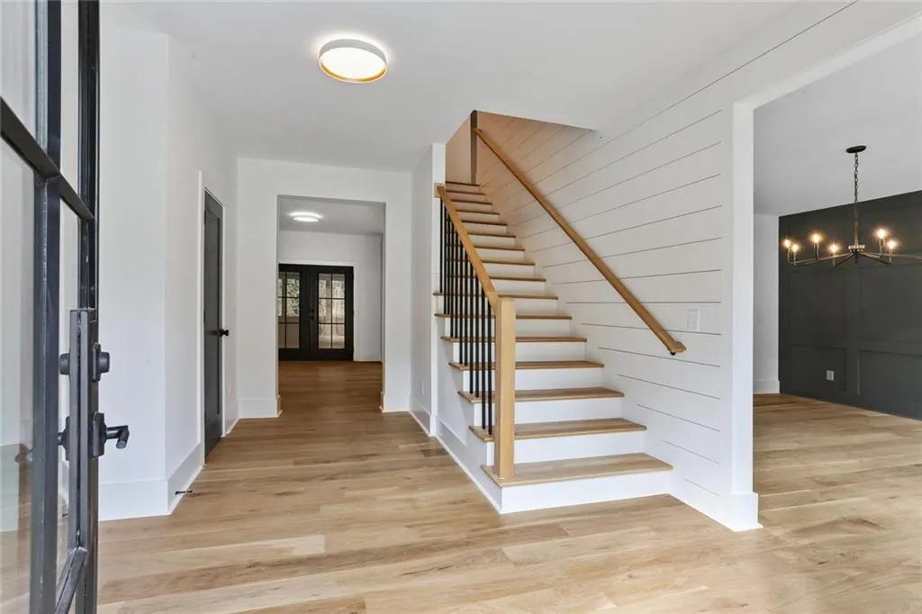 445 Riverhill Drive, Sandy Springs, Georgia 30328, 5 Bedrooms Bedrooms, ,5 BathroomsBathrooms,Residential,Sold,445 Riverhill Drive,7143983