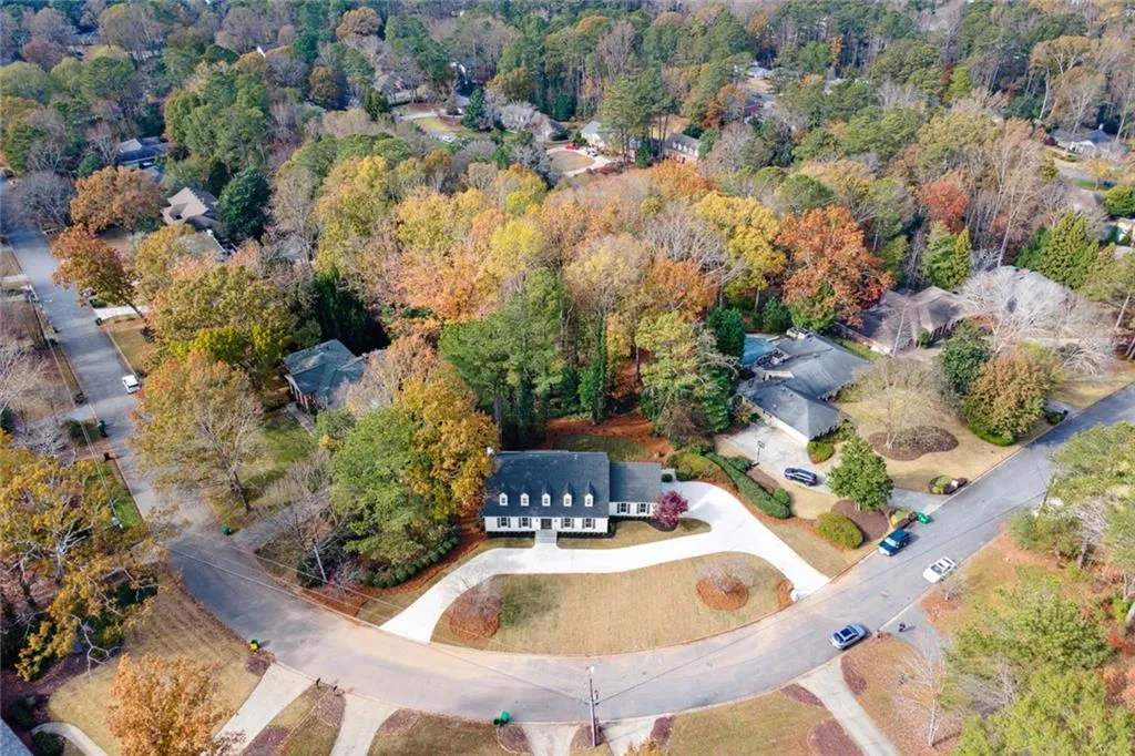 445 Riverhill Drive, Sandy Springs, Georgia 30328, 5 Bedrooms Bedrooms, ,5 BathroomsBathrooms,Residential,Sold,445 Riverhill Drive,7143983