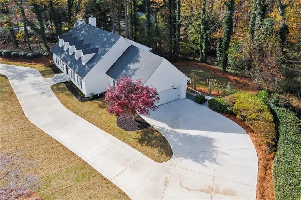 445 Riverhill Drive, Sandy Springs, Georgia 30328, 5 Bedrooms Bedrooms, ,5 BathroomsBathrooms,Residential,Sold,445 Riverhill Drive,7143983