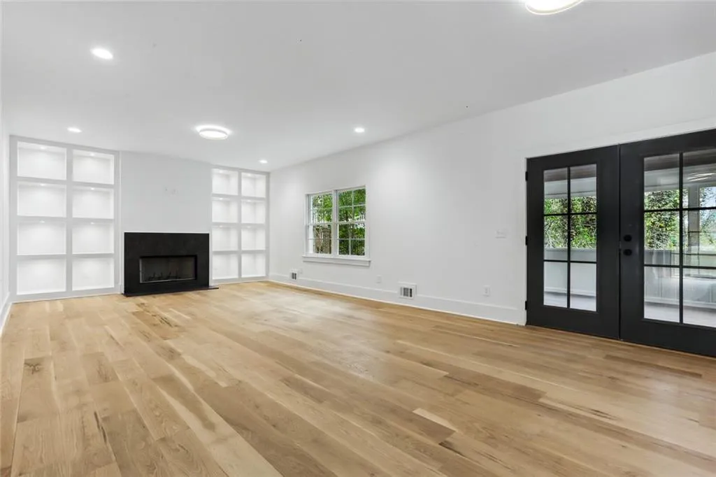 445 Riverhill Drive, Sandy Springs, Georgia 30328, 5 Bedrooms Bedrooms, ,5 BathroomsBathrooms,Residential,Sold,445 Riverhill Drive,7143983