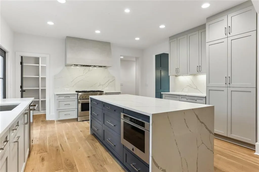 445 Riverhill Drive, Sandy Springs, Georgia 30328, 5 Bedrooms Bedrooms, ,5 BathroomsBathrooms,Residential,Sold,445 Riverhill Drive,7143983