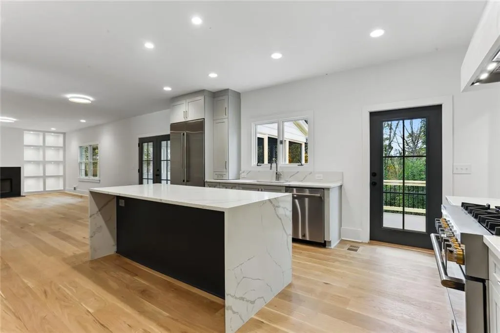 445 Riverhill Drive, Sandy Springs, Georgia 30328, 5 Bedrooms Bedrooms, ,5 BathroomsBathrooms,Residential,Sold,445 Riverhill Drive,7143983