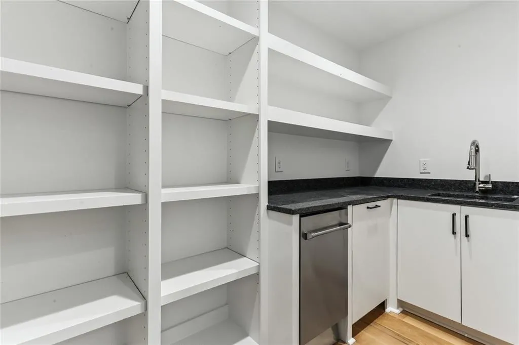 445 Riverhill Drive, Sandy Springs, Georgia 30328, 5 Bedrooms Bedrooms, ,5 BathroomsBathrooms,Residential,Sold,445 Riverhill Drive,7143983