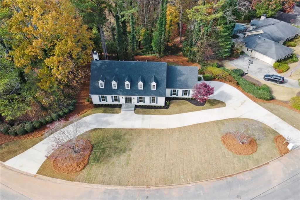 445 Riverhill Drive, Sandy Springs, Georgia 30328, 5 Bedrooms Bedrooms, ,5 BathroomsBathrooms,Residential,Sold,445 Riverhill Drive,7143983