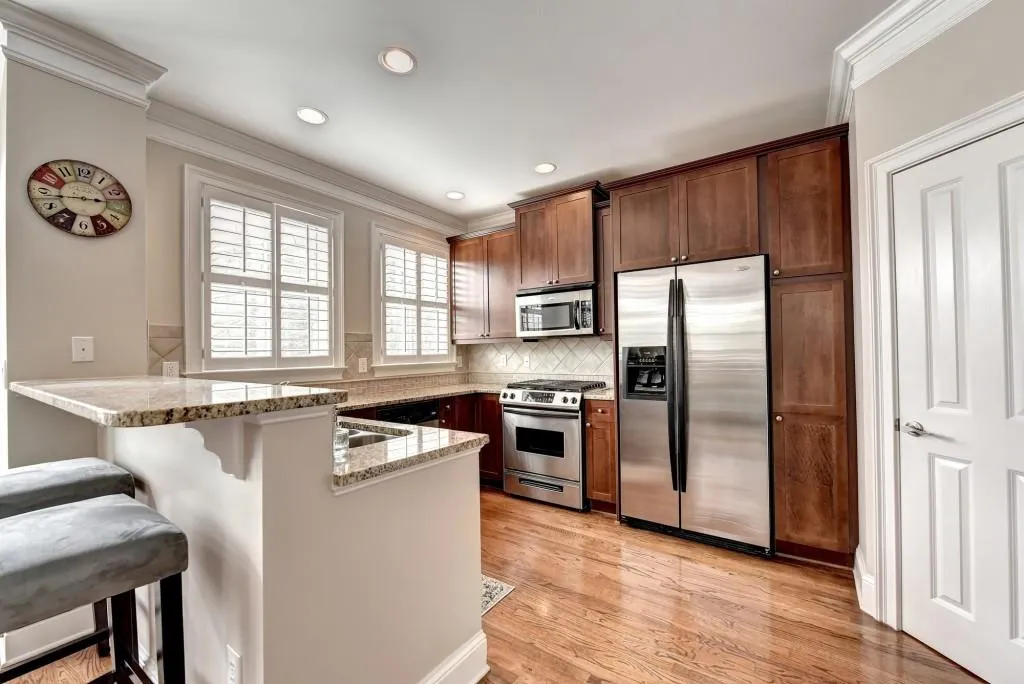 5472 Glenridge View Unit 2012, Sandy Springs, Georgia 30342, 2 Bedrooms Bedrooms, ,2 BathroomsBathrooms,Residential,Sold,5472 Glenridge View Unit 2012,6698300