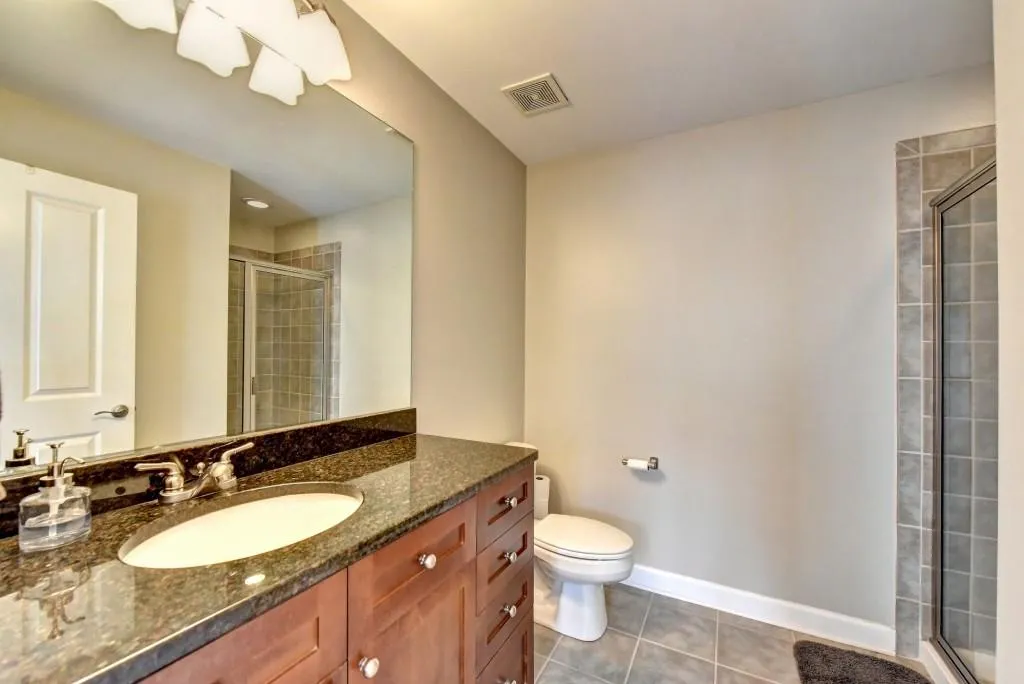 5472 Glenridge View Unit 2012, Sandy Springs, Georgia 30342, 2 Bedrooms Bedrooms, ,2 BathroomsBathrooms,Residential,Sold,5472 Glenridge View Unit 2012,6698300