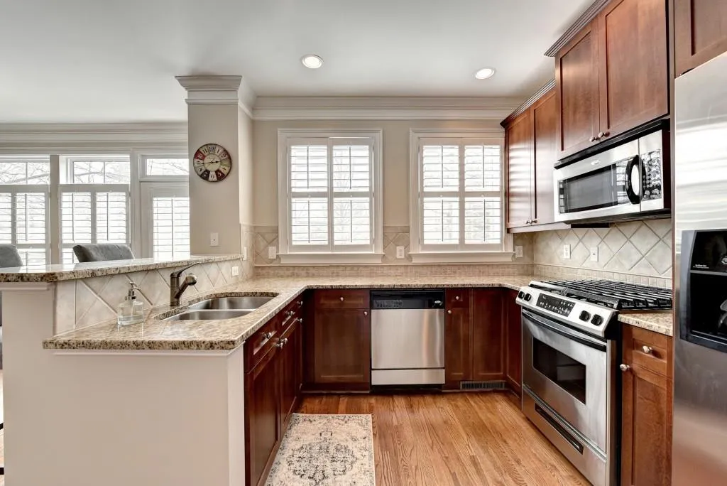 5472 Glenridge View Unit 2012, Sandy Springs, Georgia 30342, 2 Bedrooms Bedrooms, ,2 BathroomsBathrooms,Residential,Sold,5472 Glenridge View Unit 2012,6698300