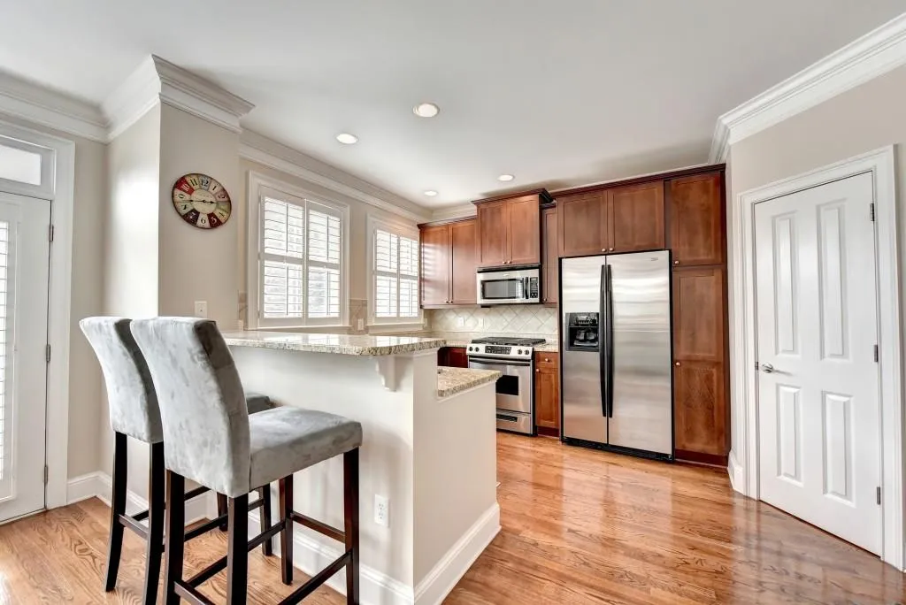 5472 Glenridge View Unit 2012, Sandy Springs, Georgia 30342, 2 Bedrooms Bedrooms, ,2 BathroomsBathrooms,Residential,Sold,5472 Glenridge View Unit 2012,6698300