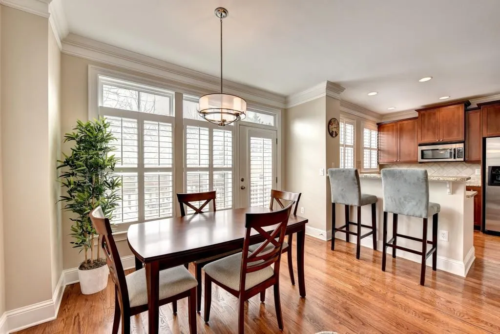 5472 Glenridge View Unit 2012, Sandy Springs, Georgia 30342, 2 Bedrooms Bedrooms, ,2 BathroomsBathrooms,Residential,Sold,5472 Glenridge View Unit 2012,6698300