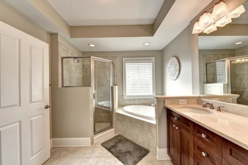 5472 Glenridge View Unit 2012, Sandy Springs, Georgia 30342, 2 Bedrooms Bedrooms, ,2 BathroomsBathrooms,Residential,Sold,5472 Glenridge View Unit 2012,6698300