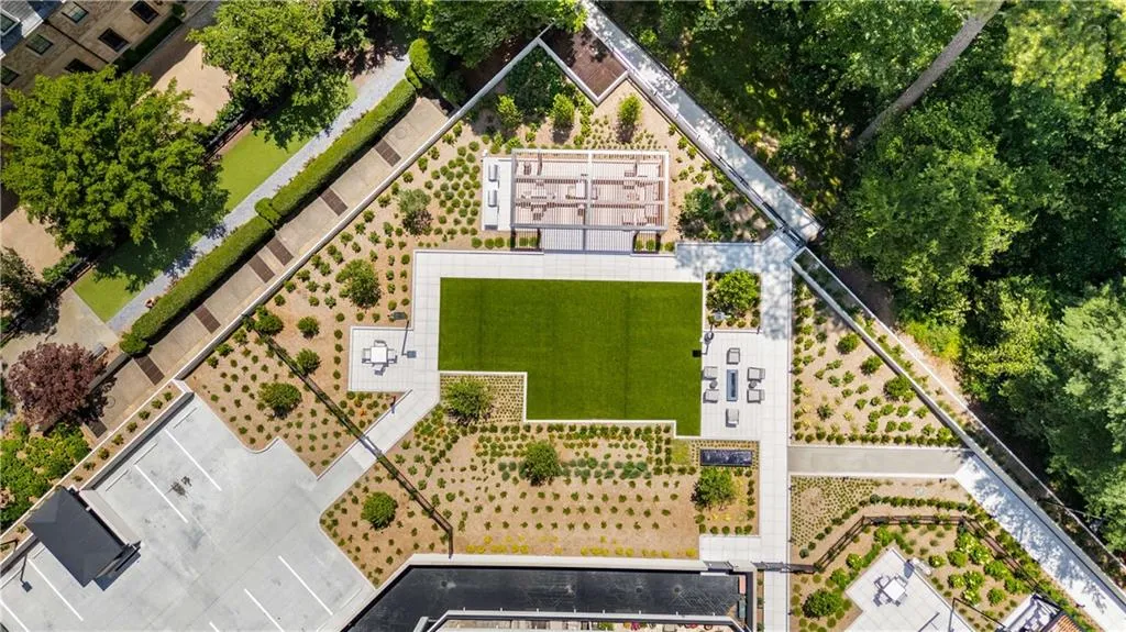 2660 Peachtree Road Nw Unit 10f, Atlanta, Georgia 30305, 2 Bedrooms Bedrooms, ,2 BathroomsBathrooms,Residential,For Sale,2660 Peachtree Road Nw Unit 10f,7618666