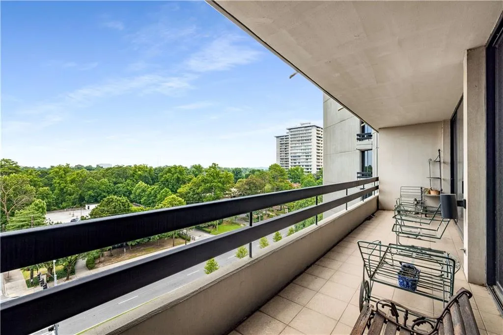 2660 Peachtree Road Nw Unit 10f, Atlanta, Georgia 30305, 2 Bedrooms Bedrooms, ,2 BathroomsBathrooms,Residential,For Sale,2660 Peachtree Road Nw Unit 10f,7618666