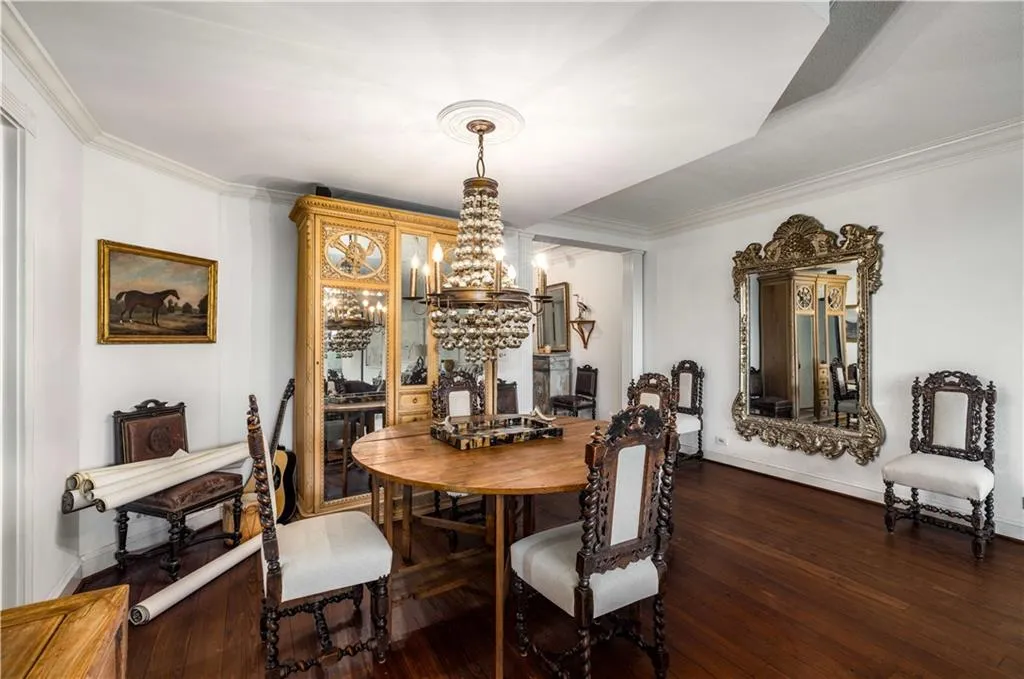 2660 Peachtree Road Nw Unit 10f, Atlanta, Georgia 30305, 2 Bedrooms Bedrooms, ,2 BathroomsBathrooms,Residential,For Sale,2660 Peachtree Road Nw Unit 10f,7618666