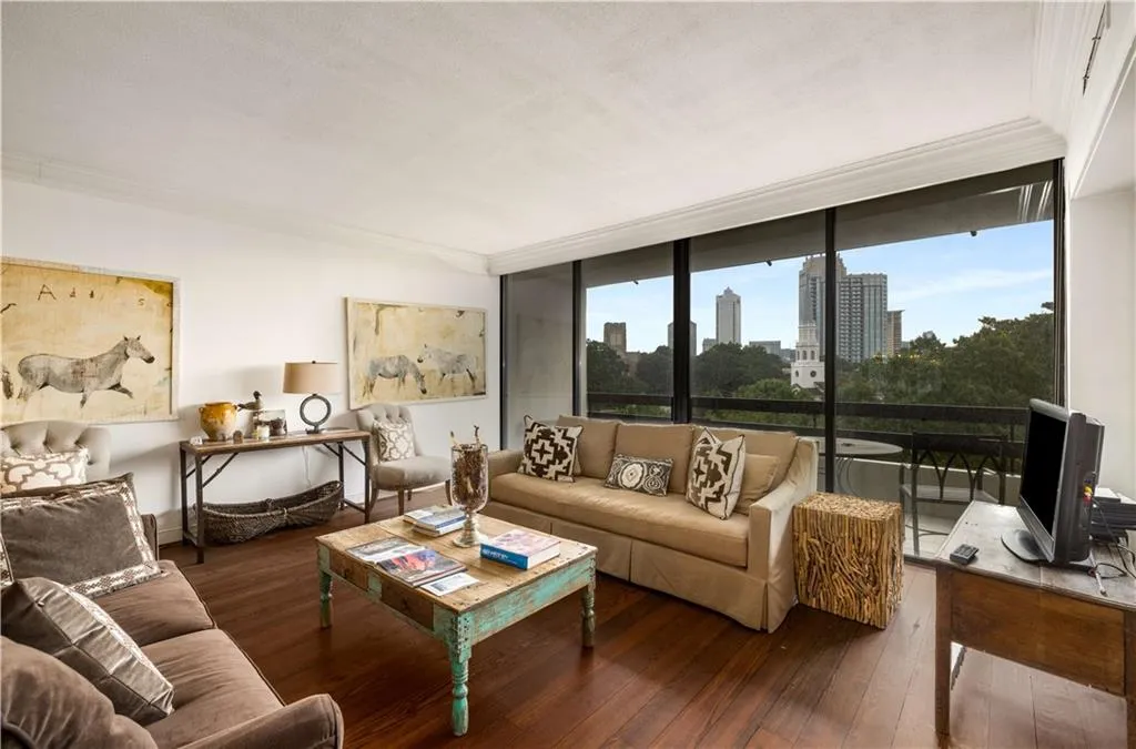 2660 Peachtree Road Nw Unit 10f, Atlanta, Georgia 30305, 2 Bedrooms Bedrooms, ,2 BathroomsBathrooms,Residential,For Sale,2660 Peachtree Road Nw Unit 10f,7618666