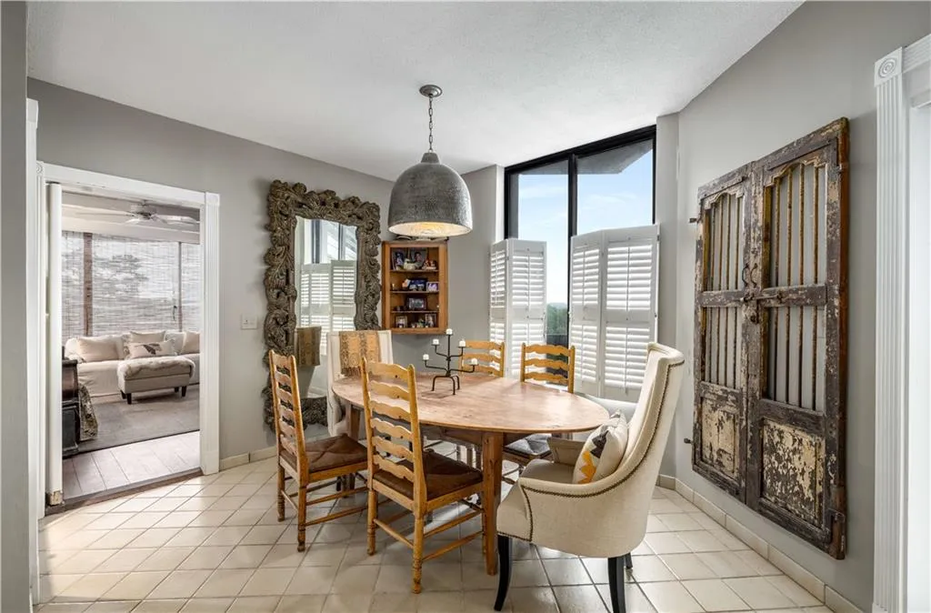 2660 Peachtree Road Nw Unit 10f, Atlanta, Georgia 30305, 2 Bedrooms Bedrooms, ,2 BathroomsBathrooms,Residential,For Sale,2660 Peachtree Road Nw Unit 10f,7618666