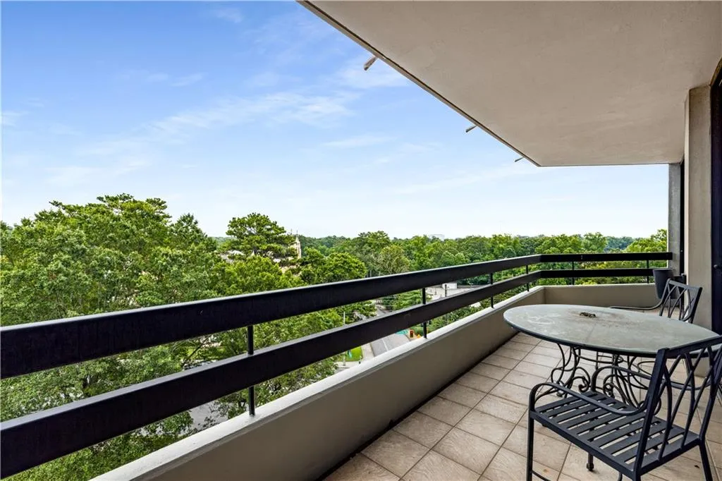 2660 Peachtree Road Nw Unit 10f, Atlanta, Georgia 30305, 2 Bedrooms Bedrooms, ,2 BathroomsBathrooms,Residential,For Sale,2660 Peachtree Road Nw Unit 10f,7618666