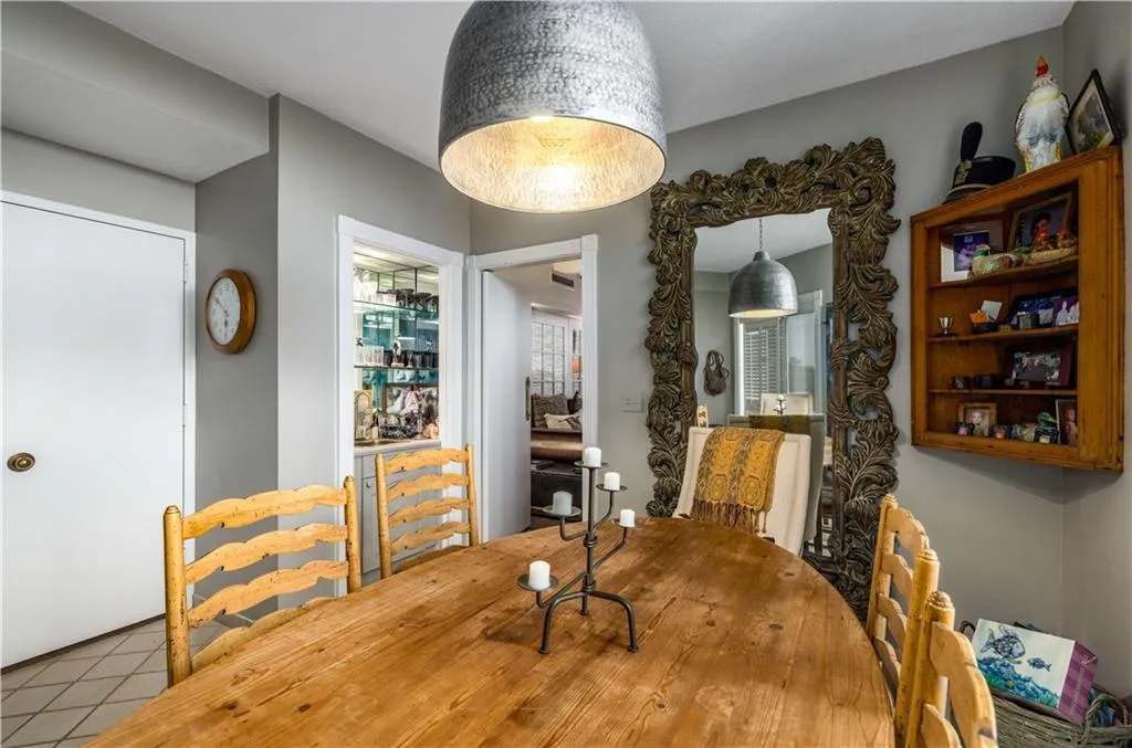2660 Peachtree Road Nw Unit 10f, Atlanta, Georgia 30305, 2 Bedrooms Bedrooms, ,2 BathroomsBathrooms,Residential,For Sale,2660 Peachtree Road Nw Unit 10f,7618666