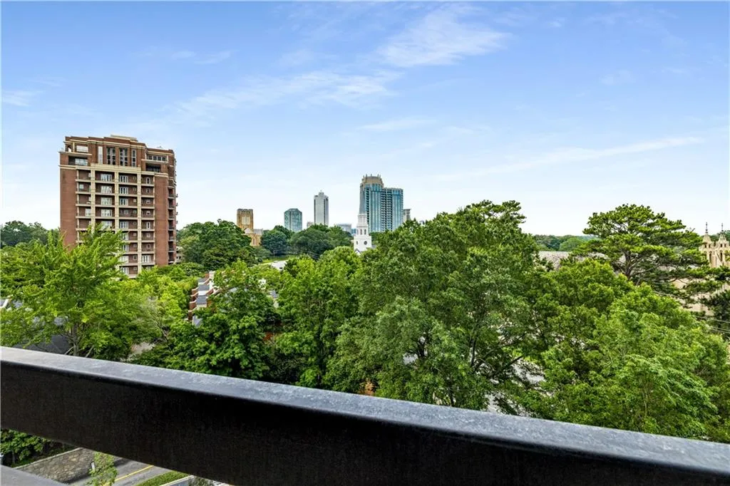 2660 Peachtree Road Nw Unit 10f, Atlanta, Georgia 30305, 2 Bedrooms Bedrooms, ,2 BathroomsBathrooms,Residential,For Sale,2660 Peachtree Road Nw Unit 10f,7618666