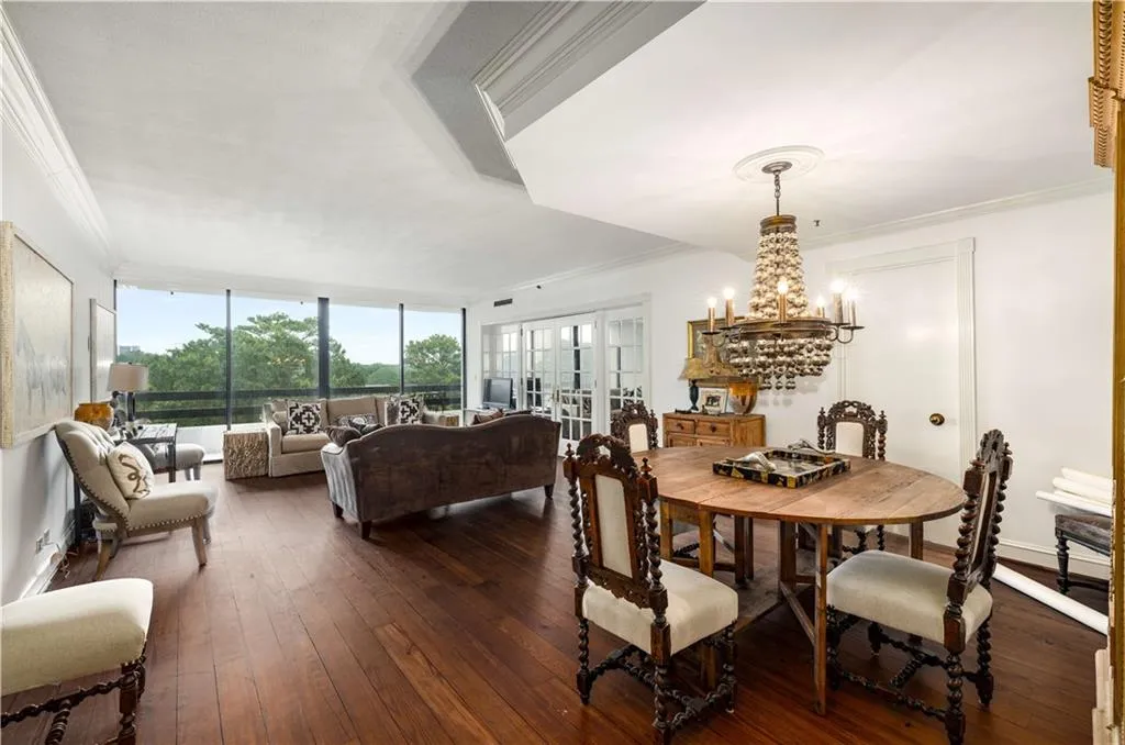 2660 Peachtree Road Nw Unit 10f, Atlanta, Georgia 30305, 2 Bedrooms Bedrooms, ,2 BathroomsBathrooms,Residential,For Sale,2660 Peachtree Road Nw Unit 10f,7618666