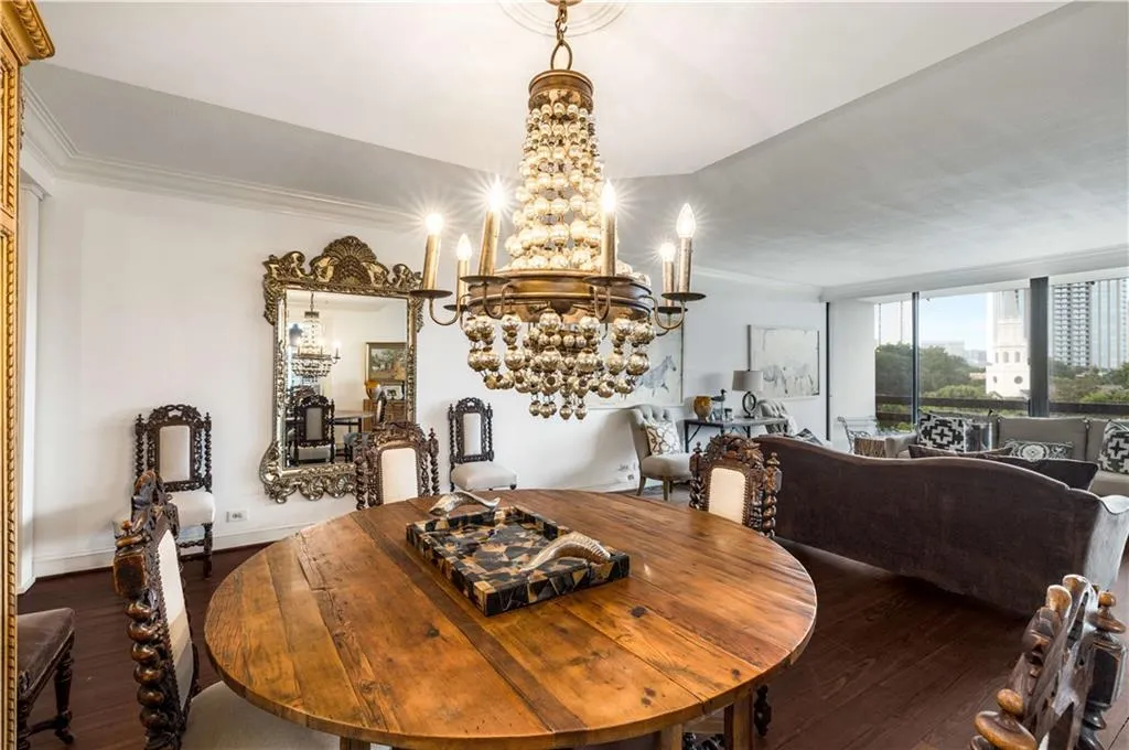 2660 Peachtree Road Nw Unit 10f, Atlanta, Georgia 30305, 2 Bedrooms Bedrooms, ,2 BathroomsBathrooms,Residential,For Sale,2660 Peachtree Road Nw Unit 10f,7618666