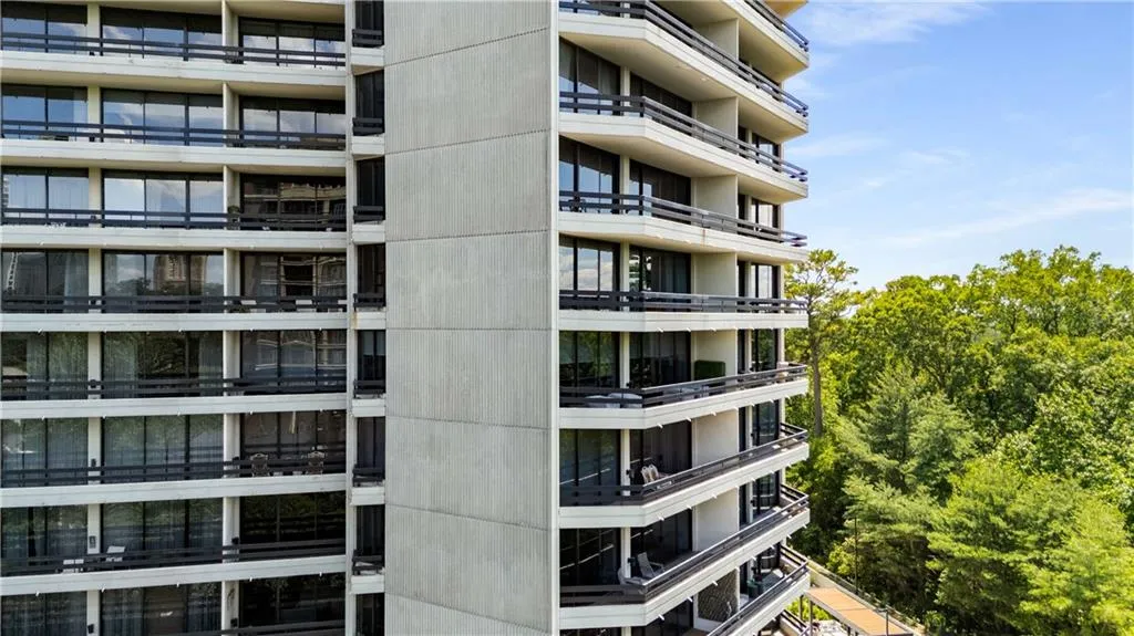 2660 Peachtree Road Nw Unit 10f, Atlanta, Georgia 30305, 2 Bedrooms Bedrooms, ,2 BathroomsBathrooms,Residential,For Sale,2660 Peachtree Road Nw Unit 10f,7618666
