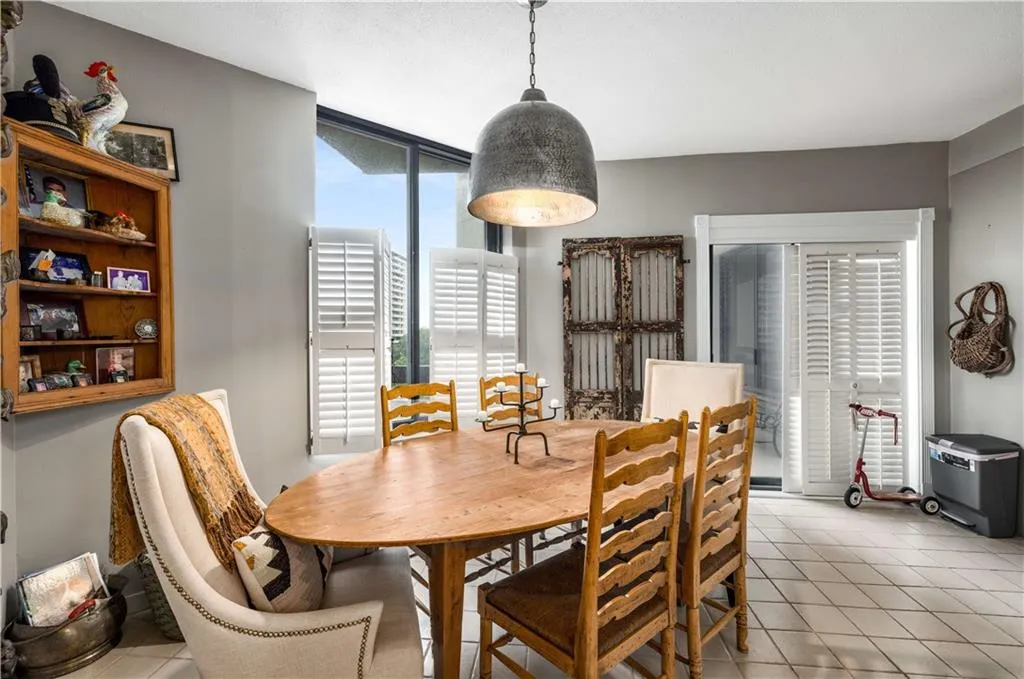 2660 Peachtree Road Nw Unit 10f, Atlanta, Georgia 30305, 2 Bedrooms Bedrooms, ,2 BathroomsBathrooms,Residential,For Sale,2660 Peachtree Road Nw Unit 10f,7618666