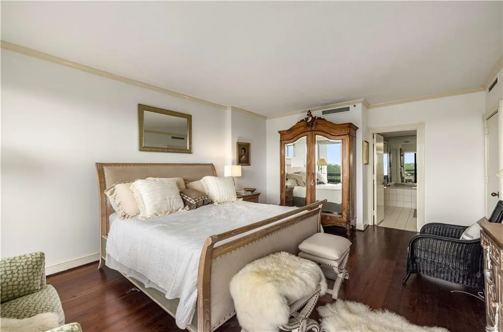 2660 Peachtree Road Nw Unit 10f, Atlanta, Georgia 30305, 2 Bedrooms Bedrooms, ,2 BathroomsBathrooms,Residential,For Sale,2660 Peachtree Road Nw Unit 10f,7618666