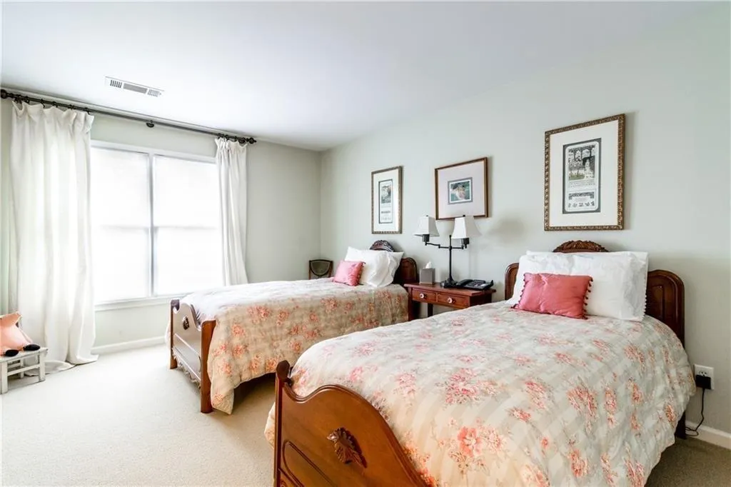 5785 De Claire Court, Sandy Springs, Georgia 30328, 5 Bedrooms Bedrooms, ,5 BathroomsBathrooms,Residential,Sold,5785 De Claire Court,6663364