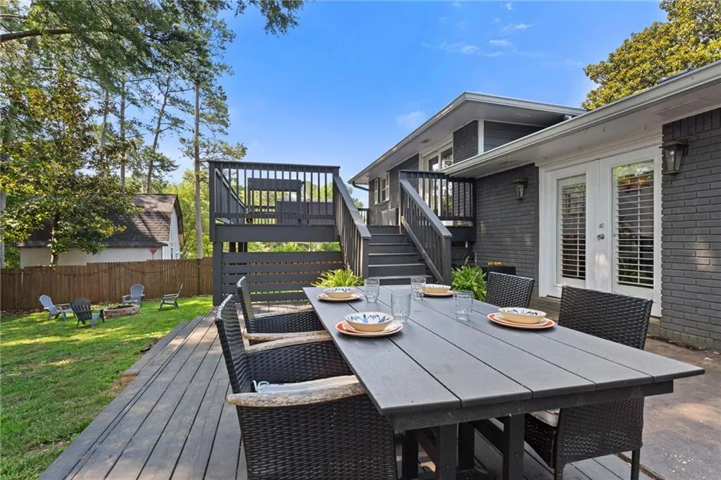 2416 Elmwood Circle Se, Atlanta, Georgia 30339, 3 Bedrooms Bedrooms, ,2 BathroomsBathrooms,Residential,For Sale,2416 Elmwood Circle Se,7604211