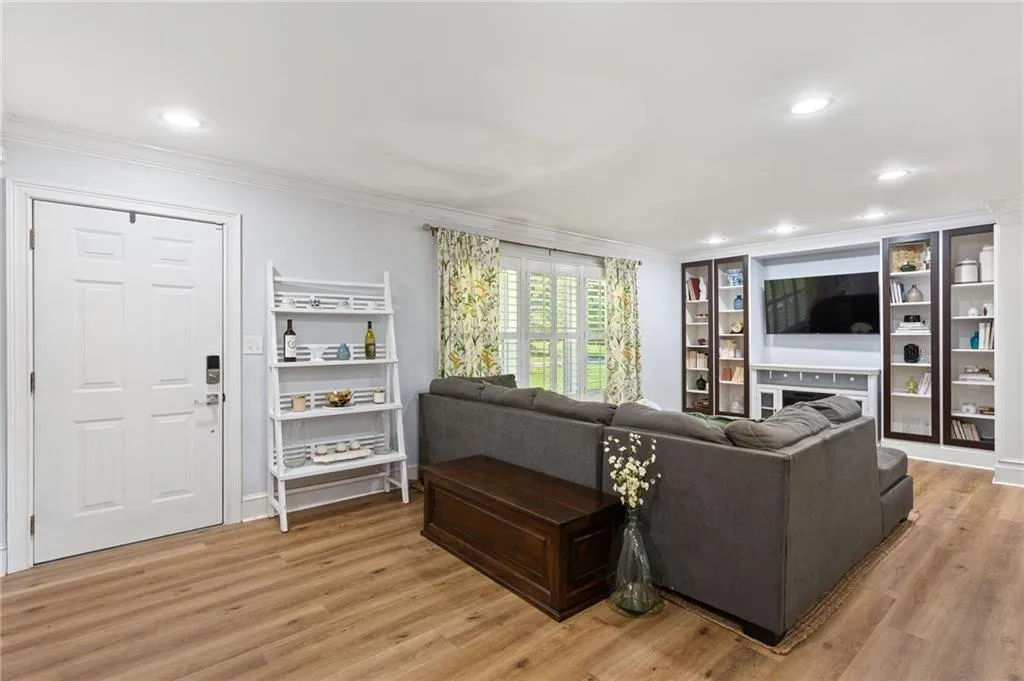 2416 Elmwood Circle Se, Atlanta, Georgia 30339, 3 Bedrooms Bedrooms, ,2 BathroomsBathrooms,Residential,For Sale,2416 Elmwood Circle Se,7604211