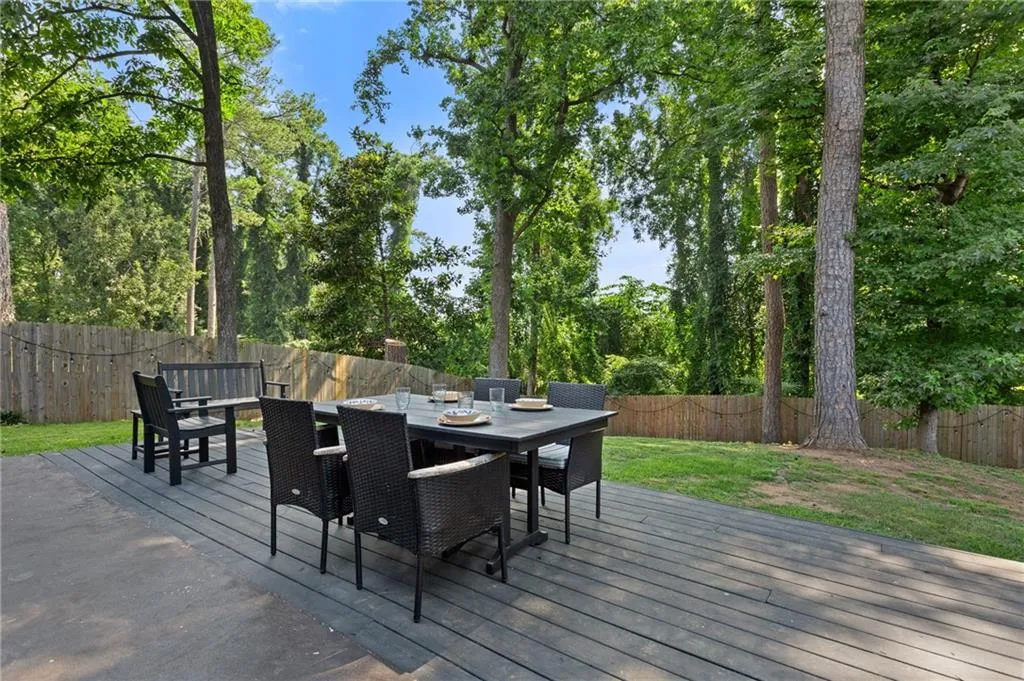2416 Elmwood Circle Se, Atlanta, Georgia 30339, 3 Bedrooms Bedrooms, ,2 BathroomsBathrooms,Residential,For Sale,2416 Elmwood Circle Se,7604211