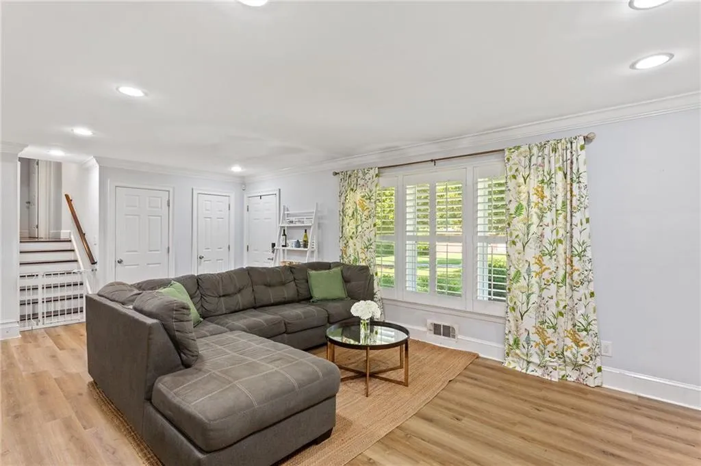 2416 Elmwood Circle Se, Atlanta, Georgia 30339, 3 Bedrooms Bedrooms, ,2 BathroomsBathrooms,Residential,For Sale,2416 Elmwood Circle Se,7604211