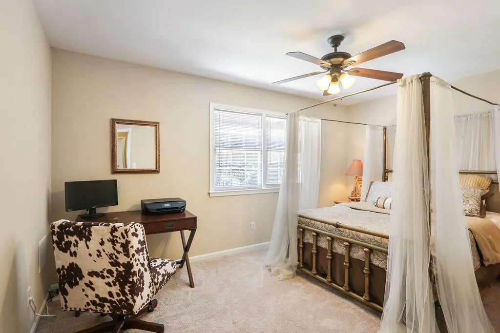 6520 Roswell Road Unit #8, Atlanta, Georgia 30328, 2 Bedrooms Bedrooms, ,1 BathroomBathrooms,Residential,Sold,6520 Roswell Road Unit #8,6585223