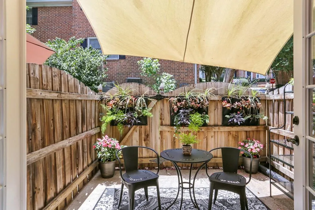6520 Roswell Road Unit #8, Atlanta, Georgia 30328, 2 Bedrooms Bedrooms, ,1 BathroomBathrooms,Residential,Sold,6520 Roswell Road Unit #8,6585223