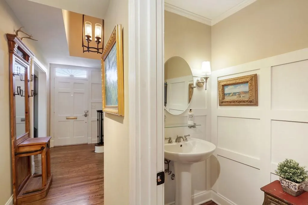 6520 Roswell Road Unit #8, Atlanta, Georgia 30328, 2 Bedrooms Bedrooms, ,1 BathroomBathrooms,Residential,Sold,6520 Roswell Road Unit #8,6585223