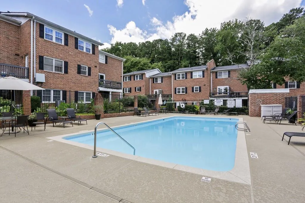 6520 Roswell Road Unit #8, Atlanta, Georgia 30328, 2 Bedrooms Bedrooms, ,1 BathroomBathrooms,Residential,Sold,6520 Roswell Road Unit #8,6585223