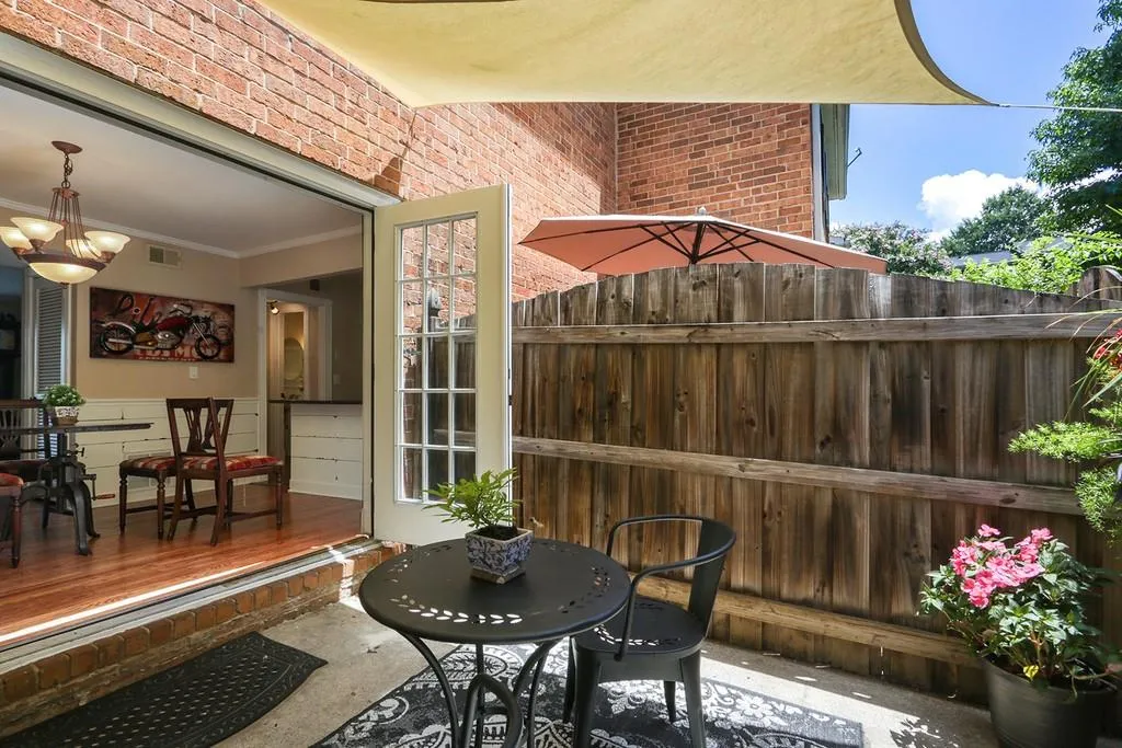 6520 Roswell Road Unit #8, Atlanta, Georgia 30328, 2 Bedrooms Bedrooms, ,1 BathroomBathrooms,Residential,Sold,6520 Roswell Road Unit #8,6585223