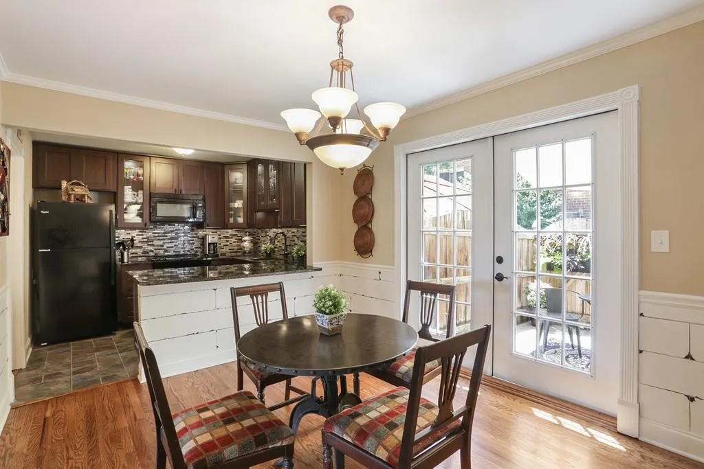 6520 Roswell Road Unit #8, Atlanta, Georgia 30328, 2 Bedrooms Bedrooms, ,1 BathroomBathrooms,Residential,Sold,6520 Roswell Road Unit #8,6585223