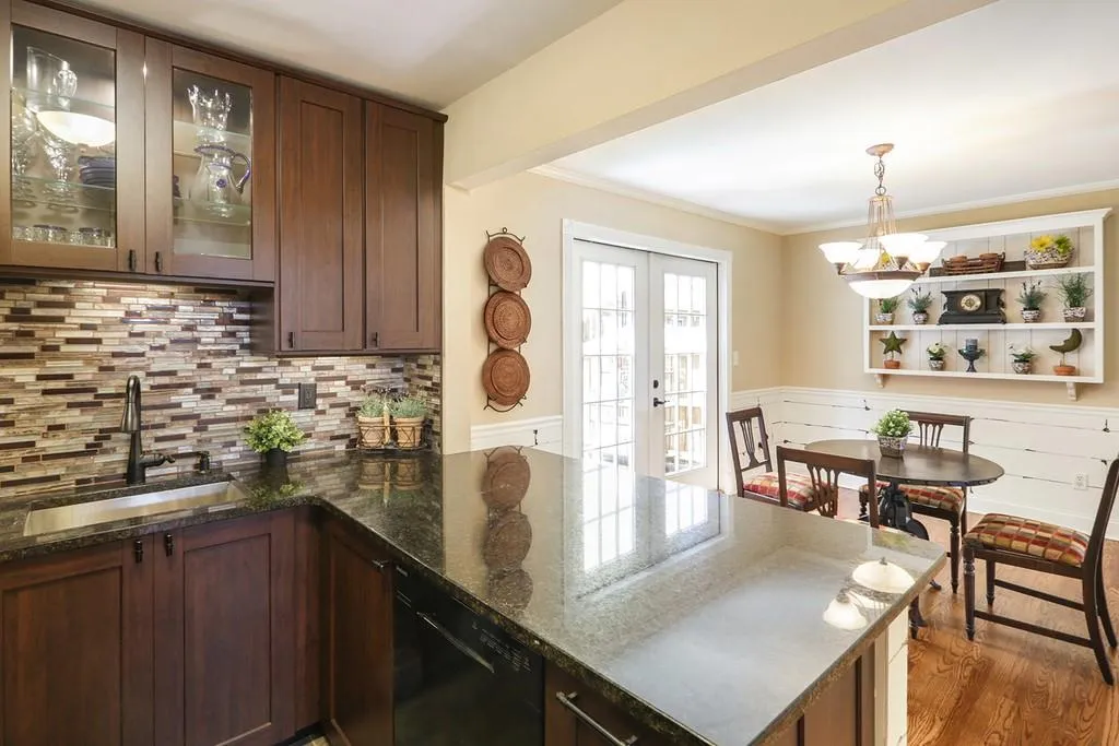 6520 Roswell Road Unit #8, Atlanta, Georgia 30328, 2 Bedrooms Bedrooms, ,1 BathroomBathrooms,Residential,Sold,6520 Roswell Road Unit #8,6585223