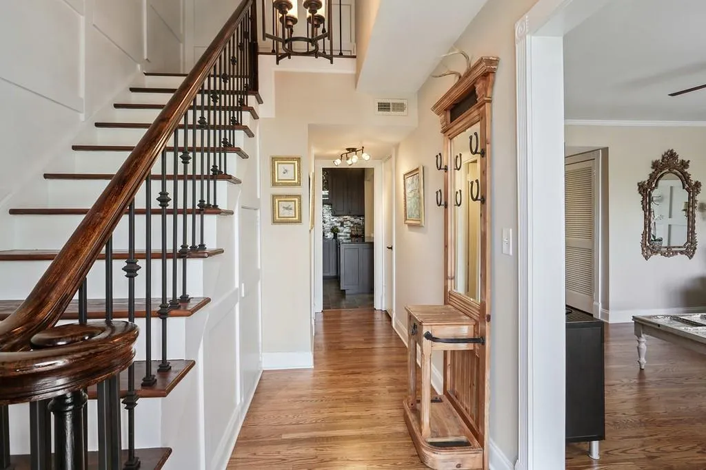 6520 Roswell Road Unit #8, Atlanta, Georgia 30328, 2 Bedrooms Bedrooms, ,1 BathroomBathrooms,Residential,Sold,6520 Roswell Road Unit #8,6585223