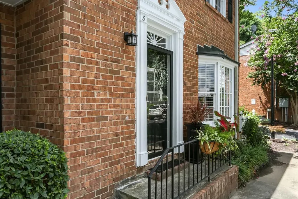 6520 Roswell Road Unit #8, Atlanta, Georgia 30328, 2 Bedrooms Bedrooms, ,1 BathroomBathrooms,Residential,Sold,6520 Roswell Road Unit #8,6585223