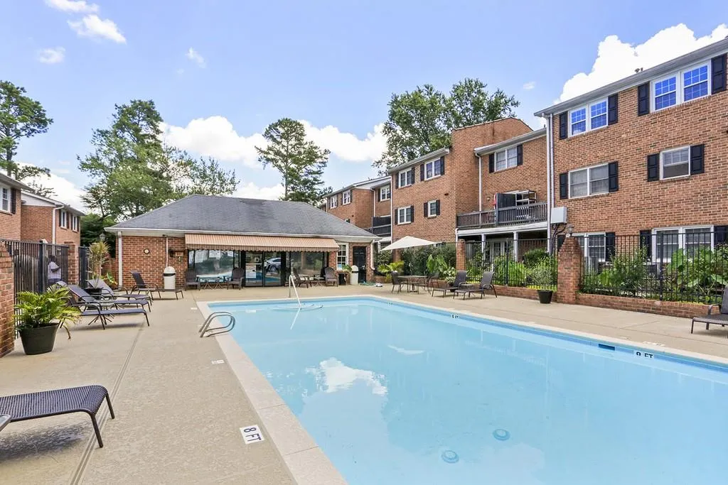 6520 Roswell Road Unit #8, Atlanta, Georgia 30328, 2 Bedrooms Bedrooms, ,1 BathroomBathrooms,Residential,Sold,6520 Roswell Road Unit #8,6585223