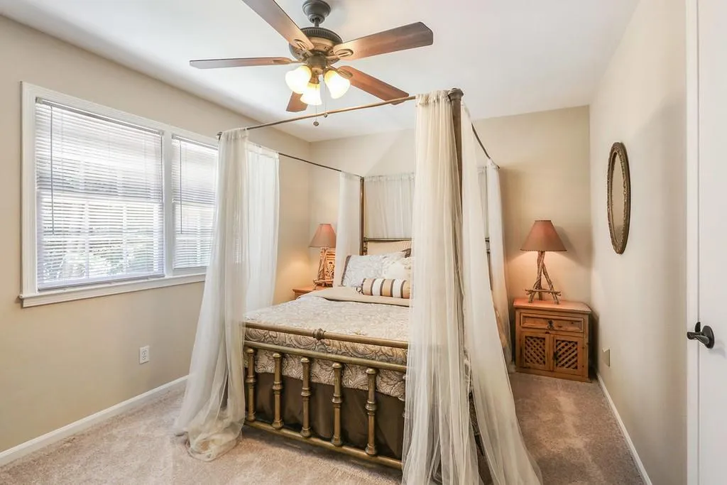 6520 Roswell Road Unit #8, Atlanta, Georgia 30328, 2 Bedrooms Bedrooms, ,1 BathroomBathrooms,Residential,Sold,6520 Roswell Road Unit #8,6585223