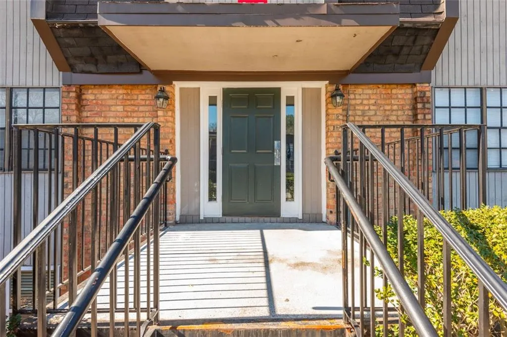 365 Winding River Drive, Atlanta, Georgia 30350, 2 Bedrooms Bedrooms, ,2 BathroomsBathrooms,Residential,For Sale,365 Winding River Drive,7589811