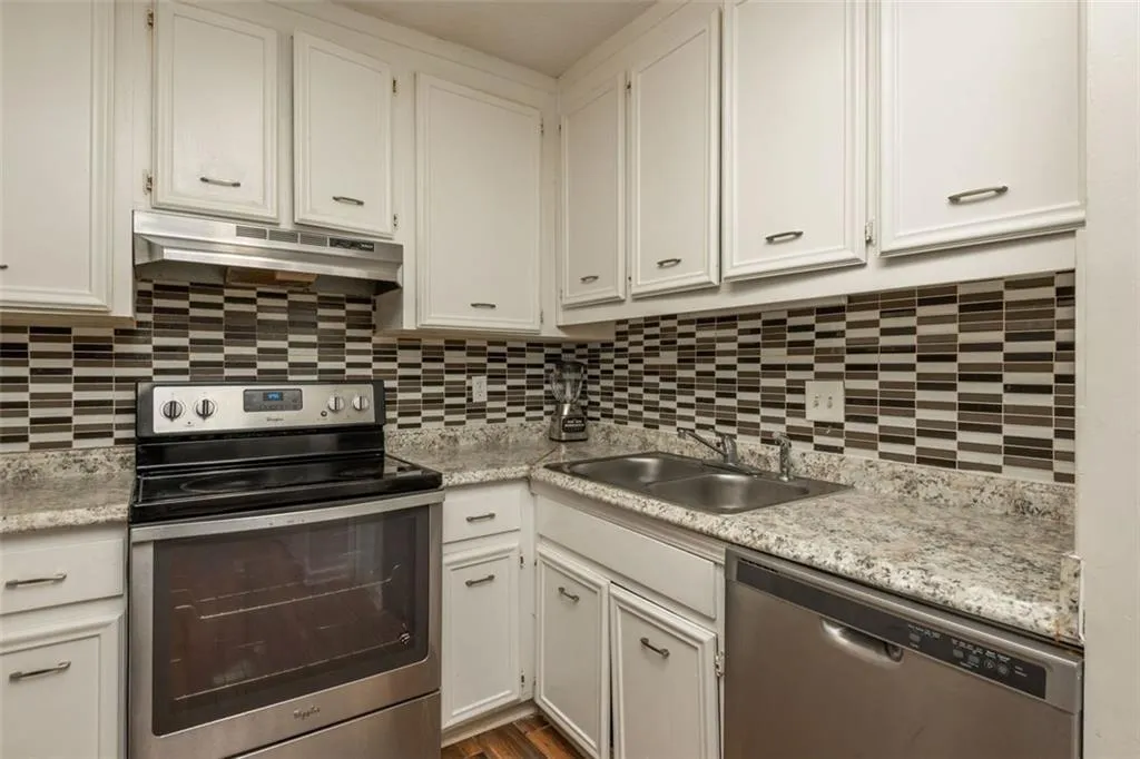 365 Winding River Drive, Atlanta, Georgia 30350, 2 Bedrooms Bedrooms, ,2 BathroomsBathrooms,Residential,For Sale,365 Winding River Drive,7589811