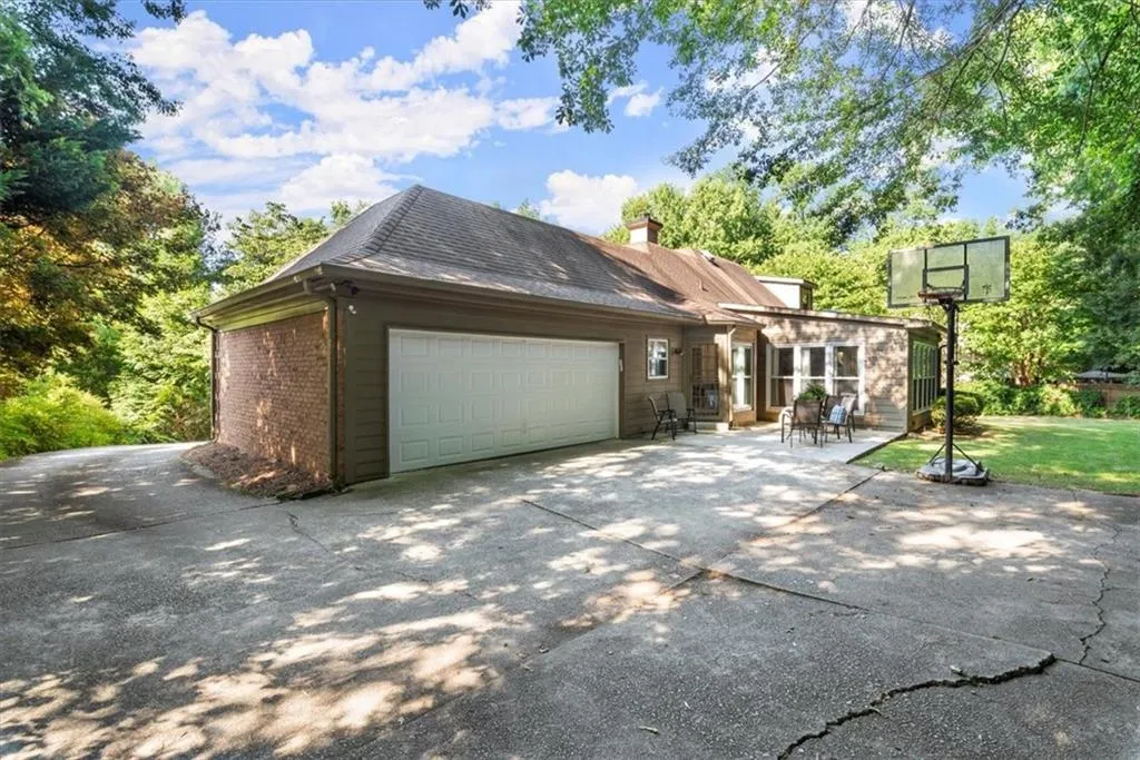 Rear-facing 2-car garage