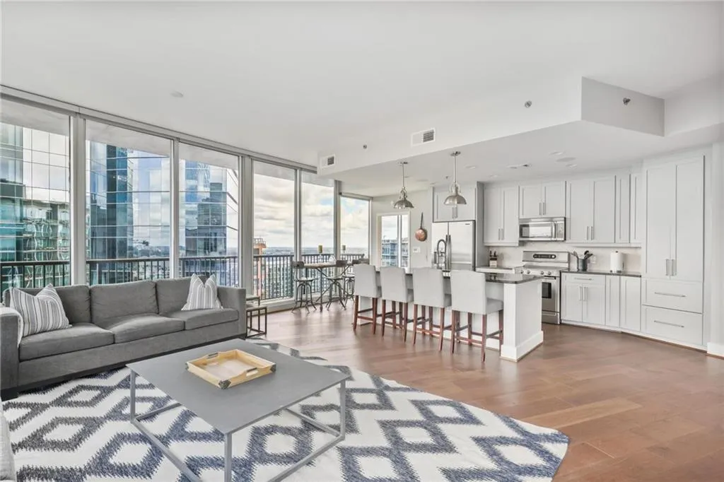 1080 Peachtree Street Ne Unit 3303, Atlanta, Georgia 30309, 2 Bedrooms Bedrooms, ,2 BathroomsBathrooms,Residential,For Sale,1080 Peachtree Street Ne Unit 3303,7636217