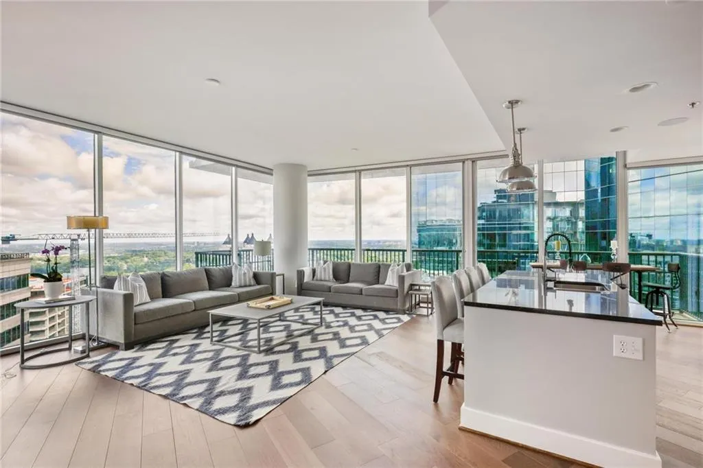 1080 Peachtree Street Ne Unit 3303, Atlanta, Georgia 30309, 2 Bedrooms Bedrooms, ,2 BathroomsBathrooms,Residential,For Sale,1080 Peachtree Street Ne Unit 3303,7636217