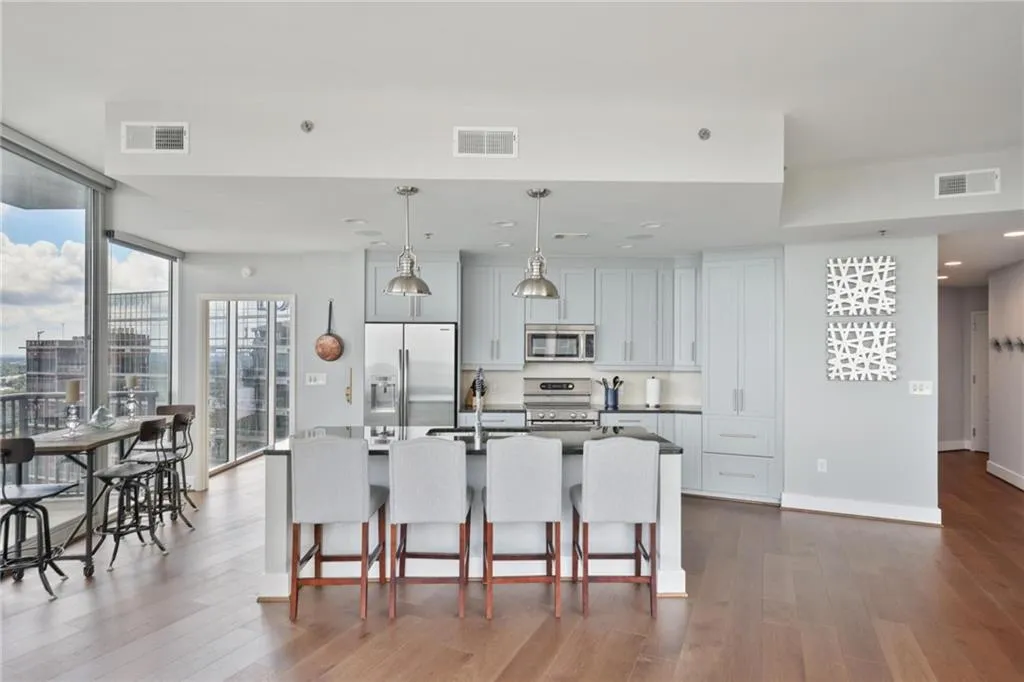 1080 Peachtree Street Ne Unit 3303, Atlanta, Georgia 30309, 2 Bedrooms Bedrooms, ,2 BathroomsBathrooms,Residential,For Sale,1080 Peachtree Street Ne Unit 3303,7636217